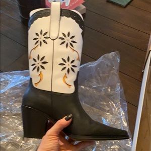 urban outfitters cowboy boots